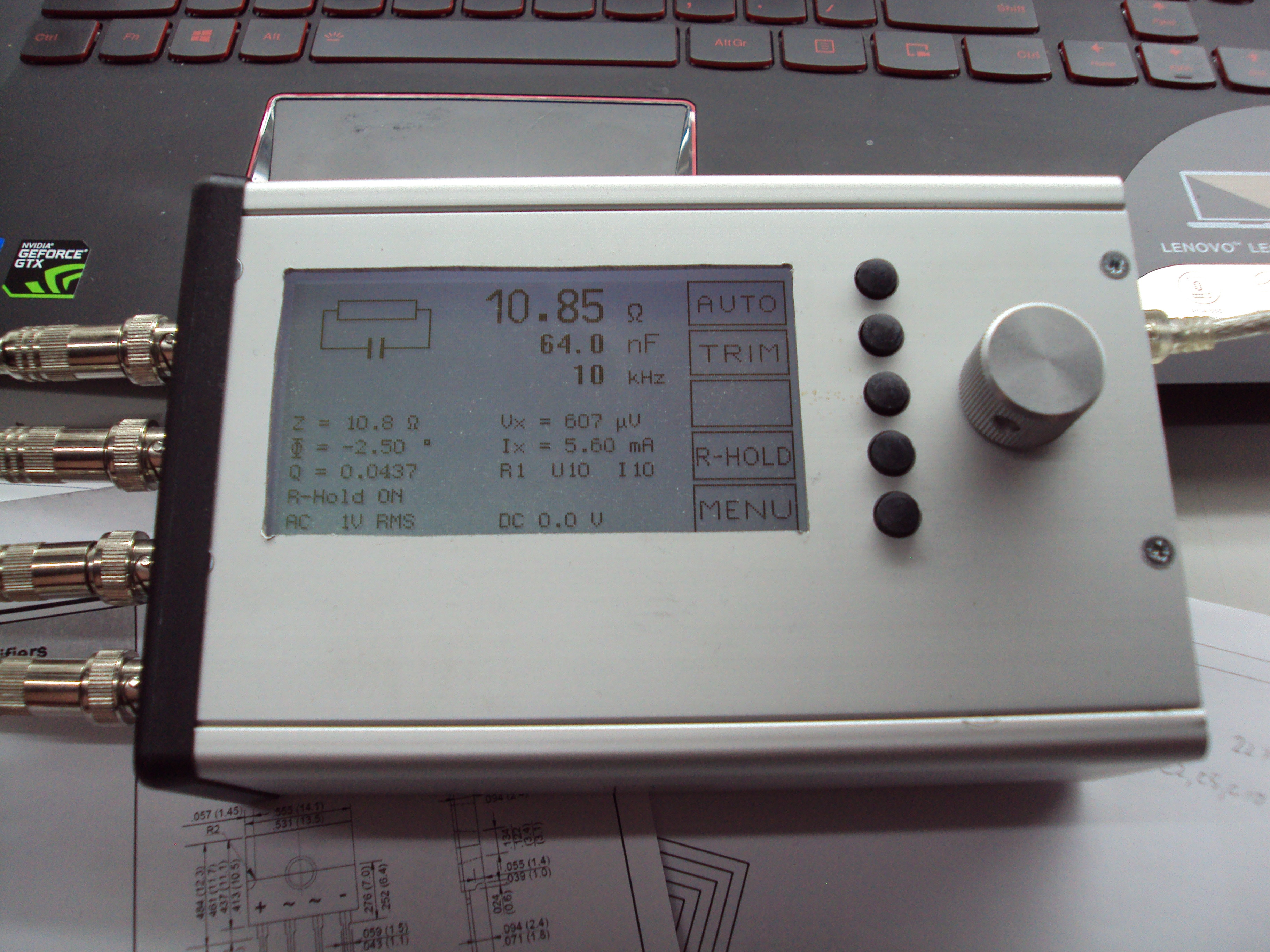 DC Pince Multimètre, Multimètre Numérique Amp Tension AC/DC Testeur de  Courant w/ LCD Écran & Retour Clip